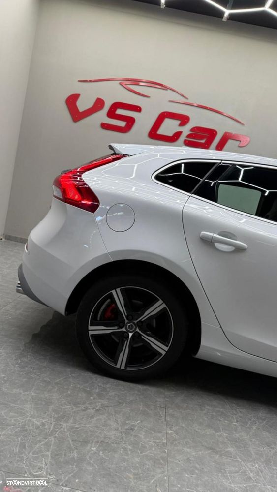 Volvo V40 2.0 D2 R-Design - 33
