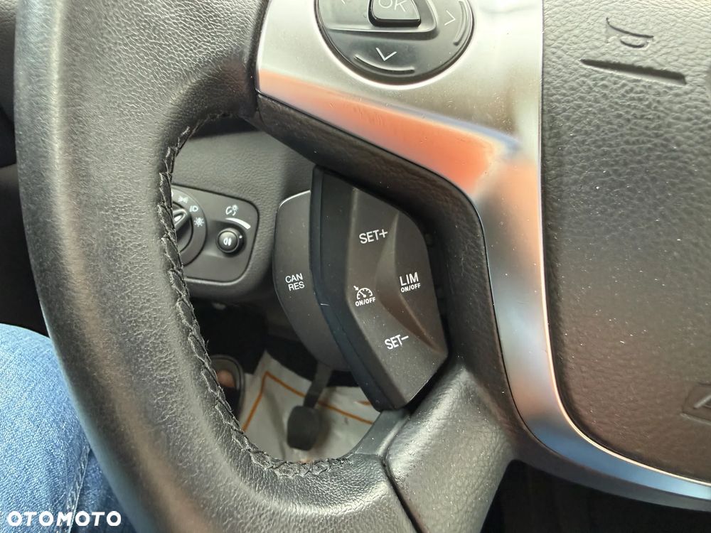 Ford Kuga - 34