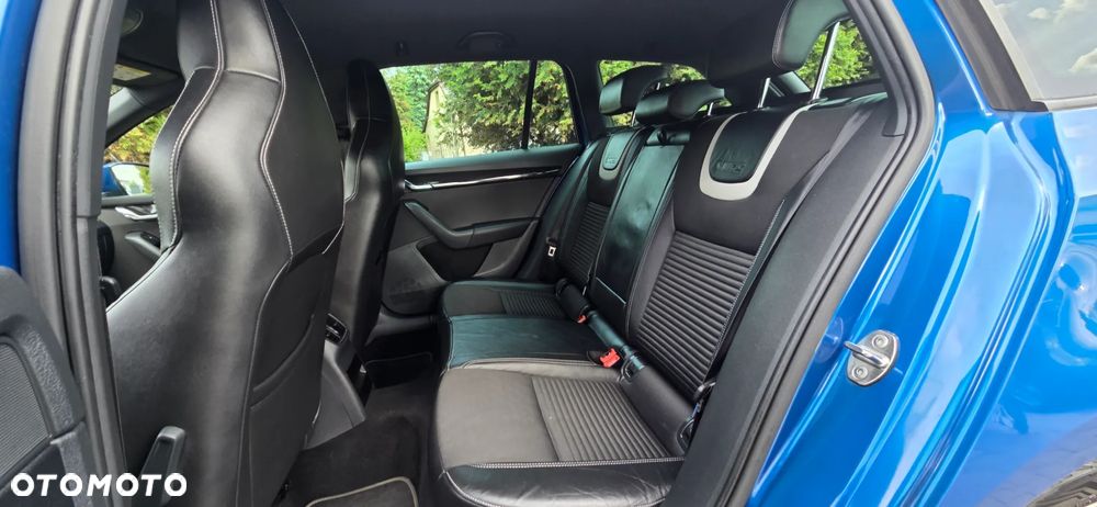 Skoda Octavia 2.0 TDI DSG RS - 33