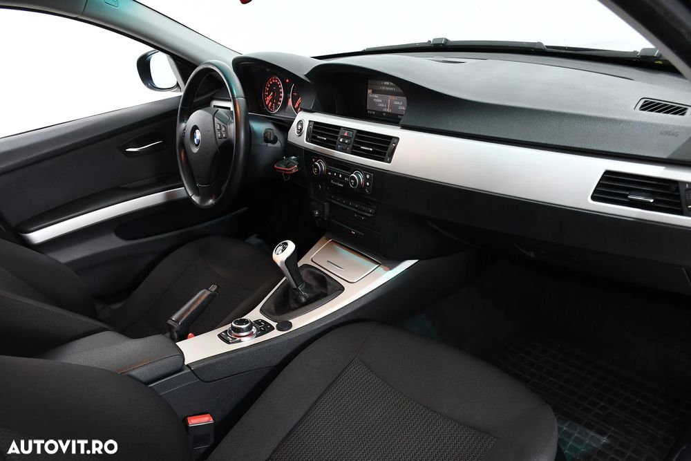 BMW Seria 3 318d - 15