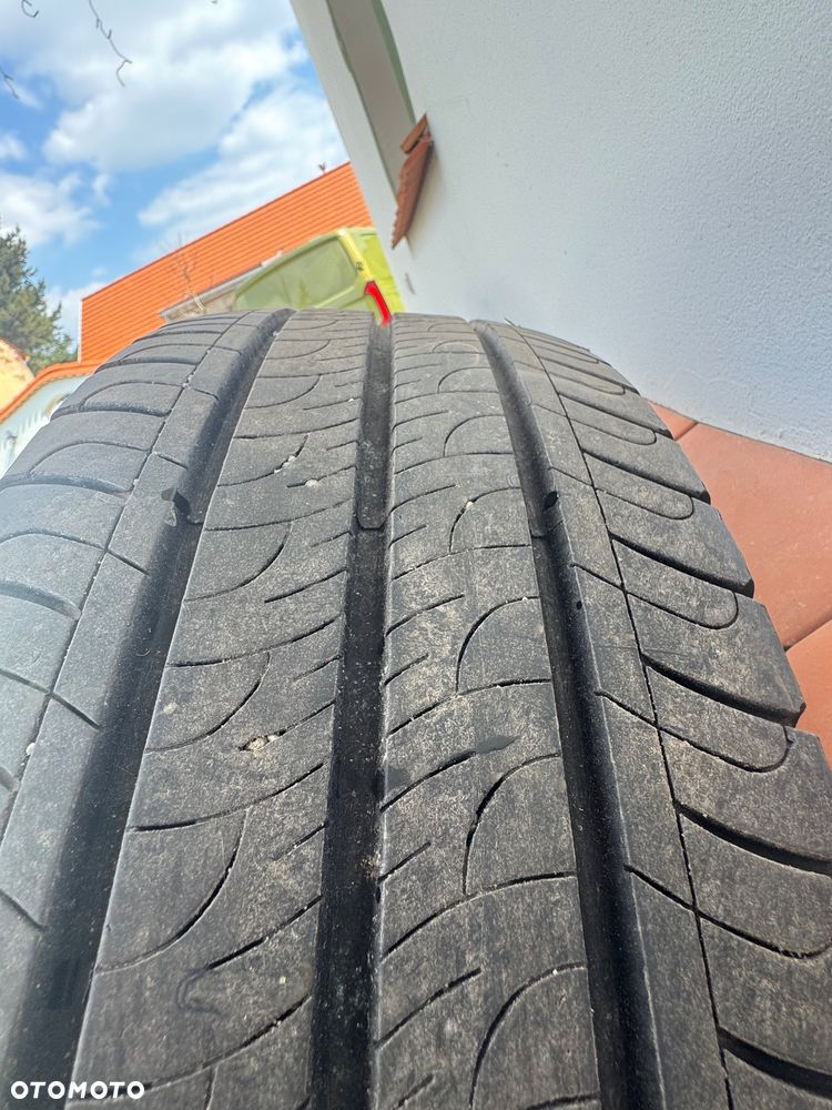 Goodyear EfficientGrip Cargo 215/65R16C 2023r 7mm Komplet 4 szt. - 3