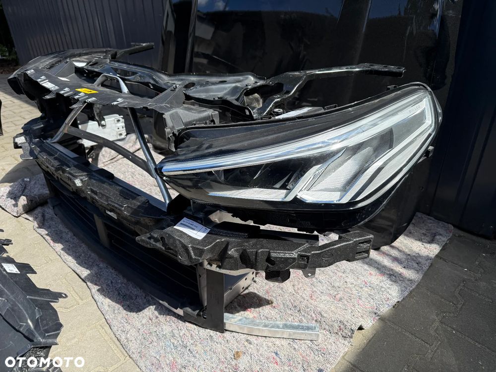 PAS PRZEDNI BMW X1 U11 ORYGINAŁ CAŁY - 2
