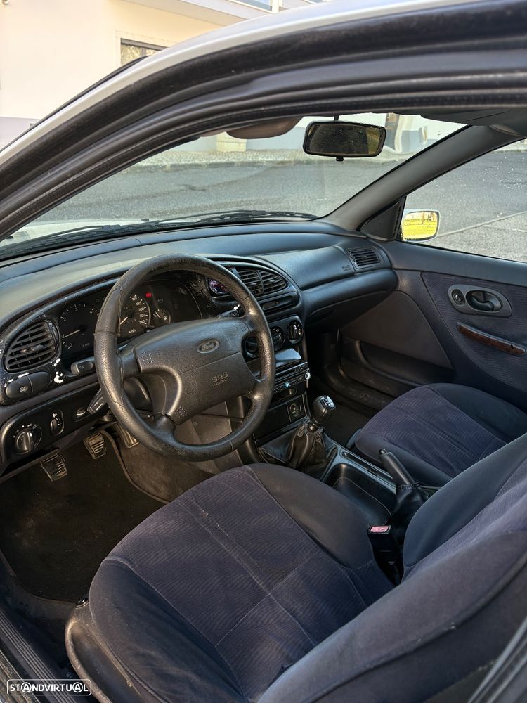 Ford Mondeo 1.8 TD Ghia - 6