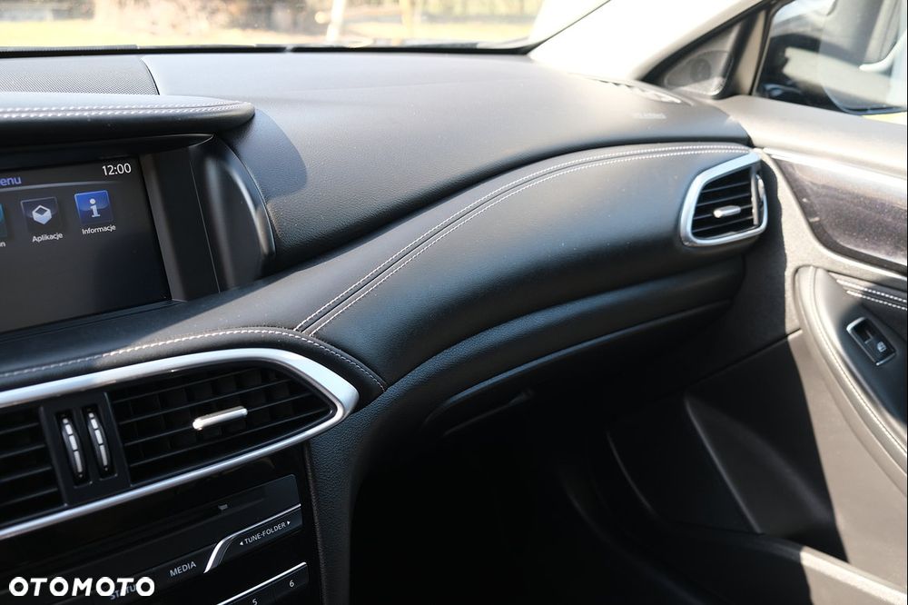 Infiniti Q30 - 33