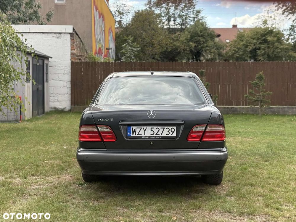 Mercedes-Benz Klasa E - 17