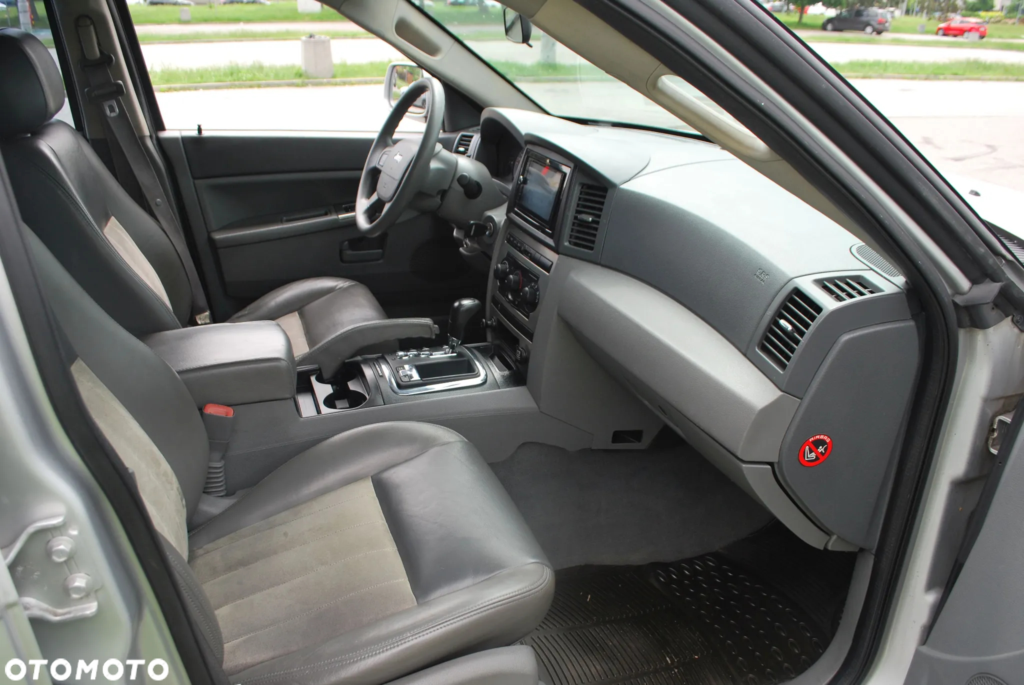 Jeep Grand Cherokee - 12