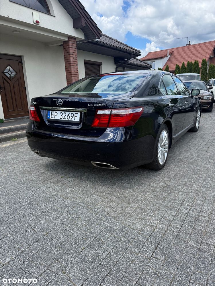 Lexus LS 600h - 9