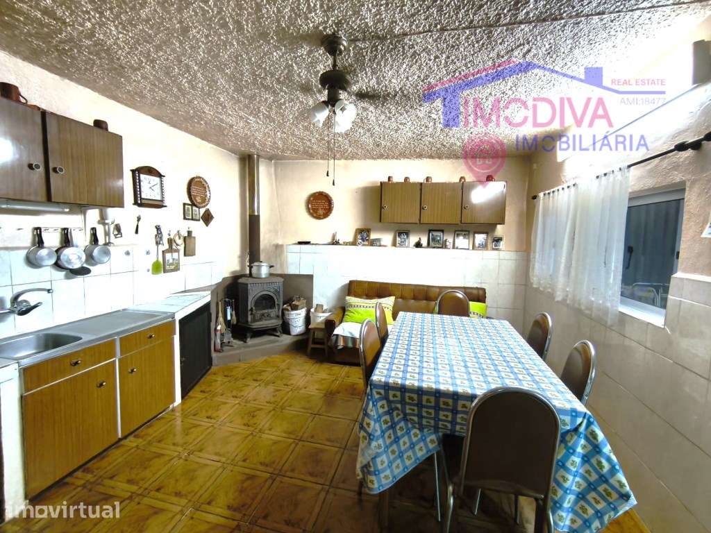Moradia T2+1 habitável com casa de arrumos e terreno em Graça - Grande imagem: 2/49