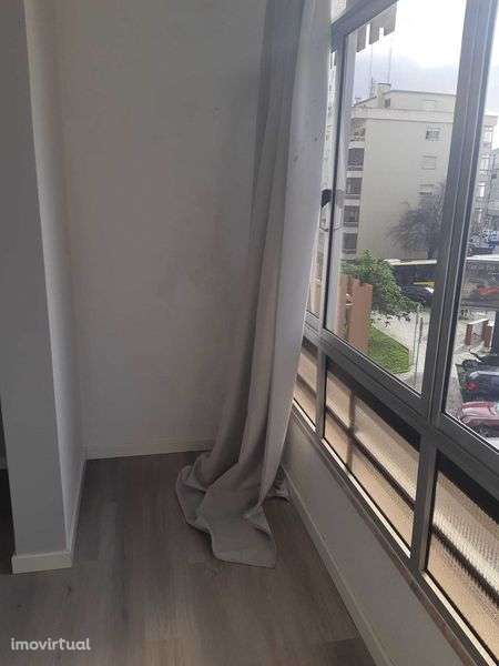 Arrendo T1 Espaçoso e remodelado em Queluz, junto PSP - Grande imagem: 4/8