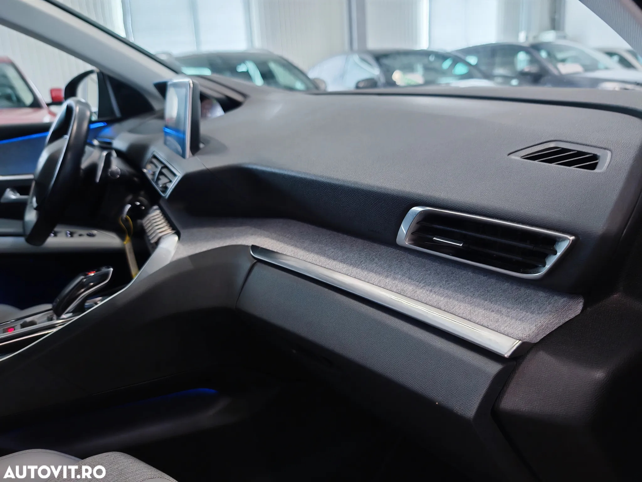 Peugeot 3008 1.2 PureTech S&S EAT8 Allure - 22