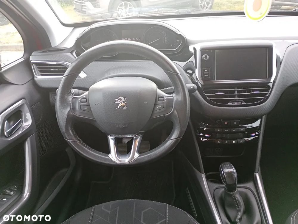 Peugeot 2008 1.2 Pure Tech Style S&S - 12