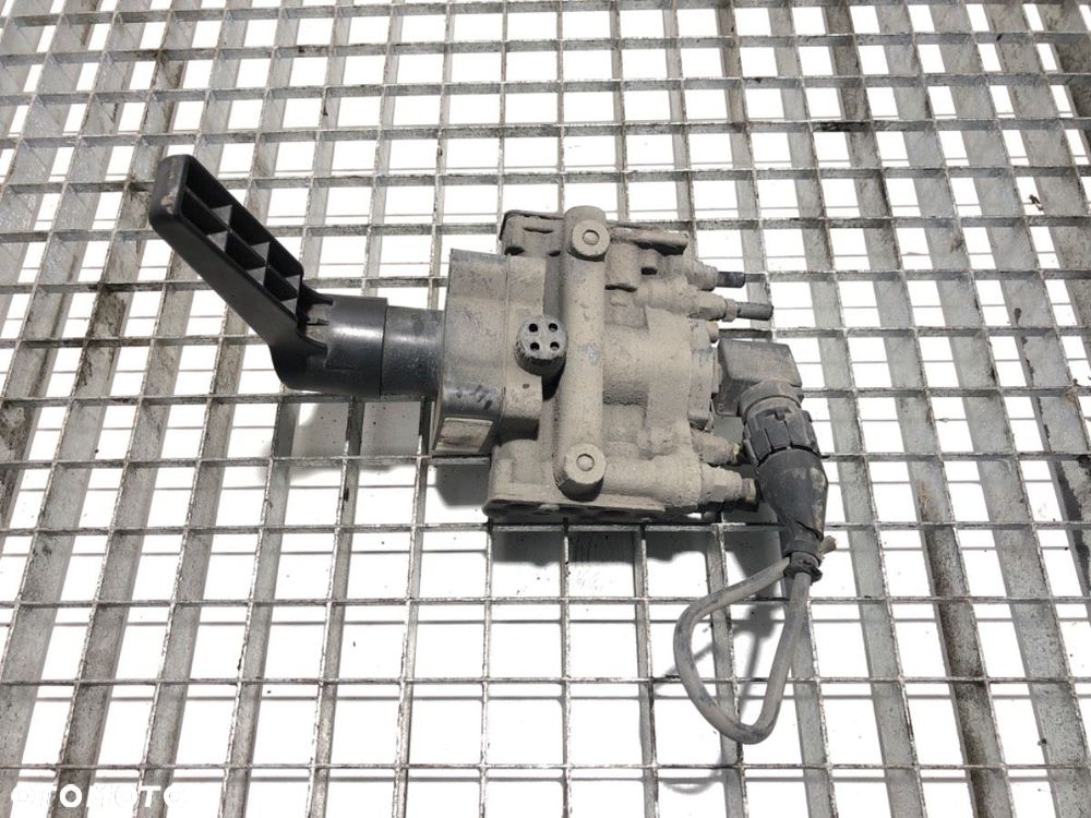 ZAWÓR PODNOSZENIA NACZEPY  NACZEPA FRUEHAUF TX34 338051121 - 1