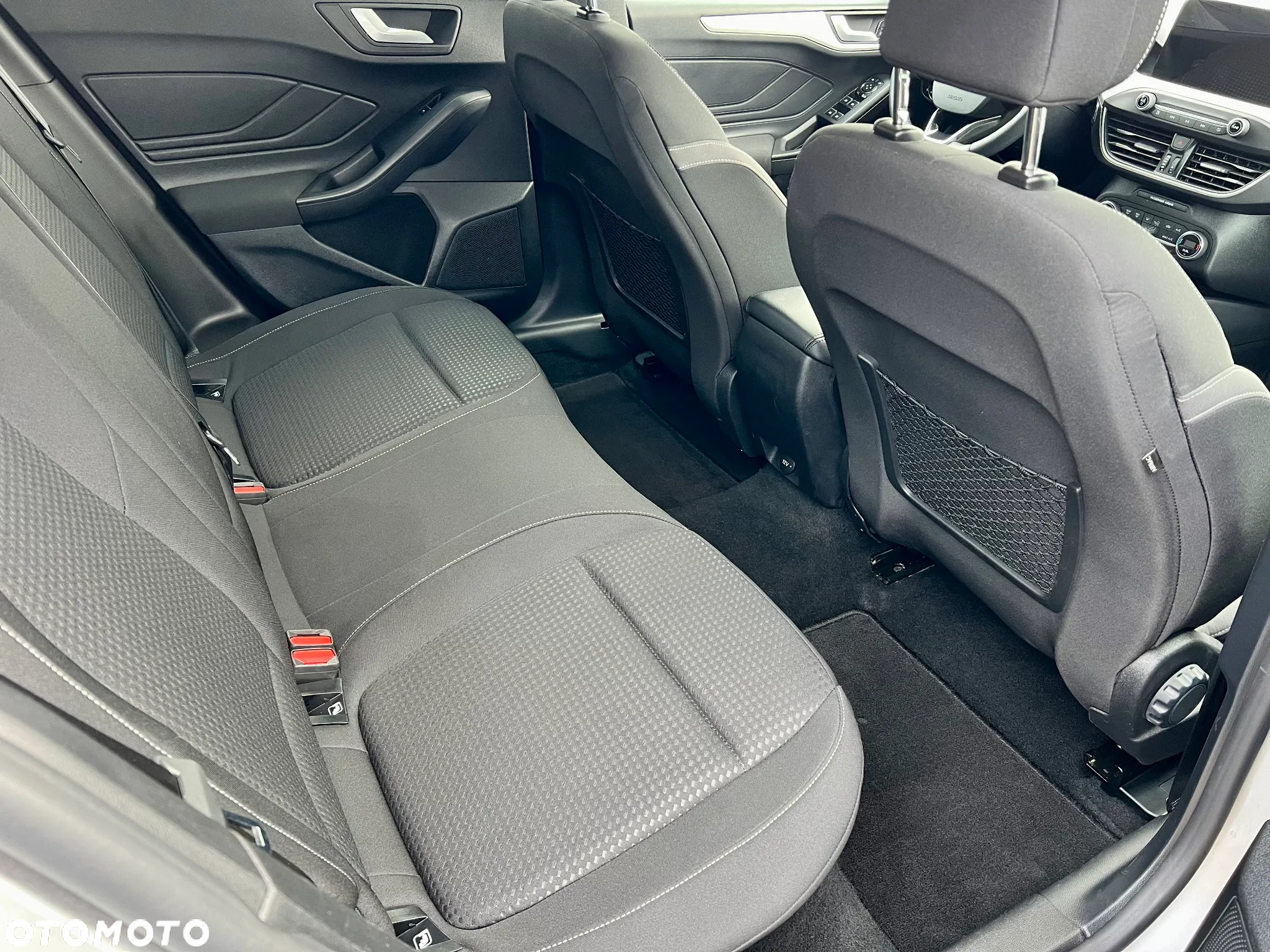 Ford Focus Turnier 1.5 EcoBlue Start-Stopp-System TITANIUM DESIGN - 39