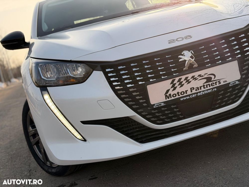 Peugeot 208 1.2 L PureTech STT EAT8 Allure - 9