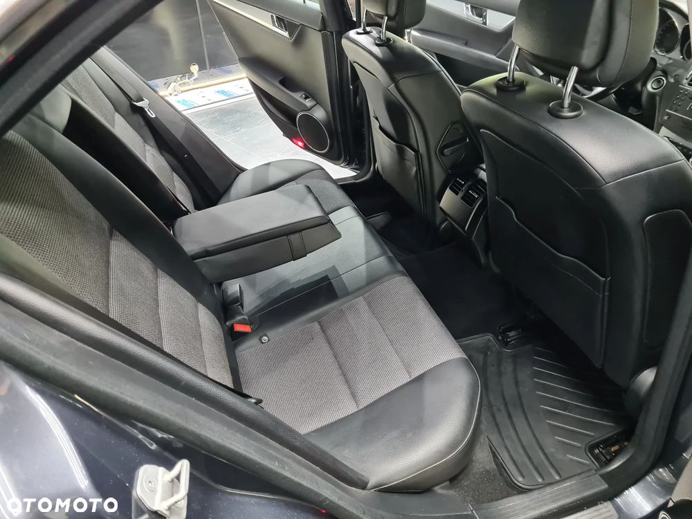 Mercedes-Benz Klasa C 180 BlueEFFICIENCY Avantgarde - 22