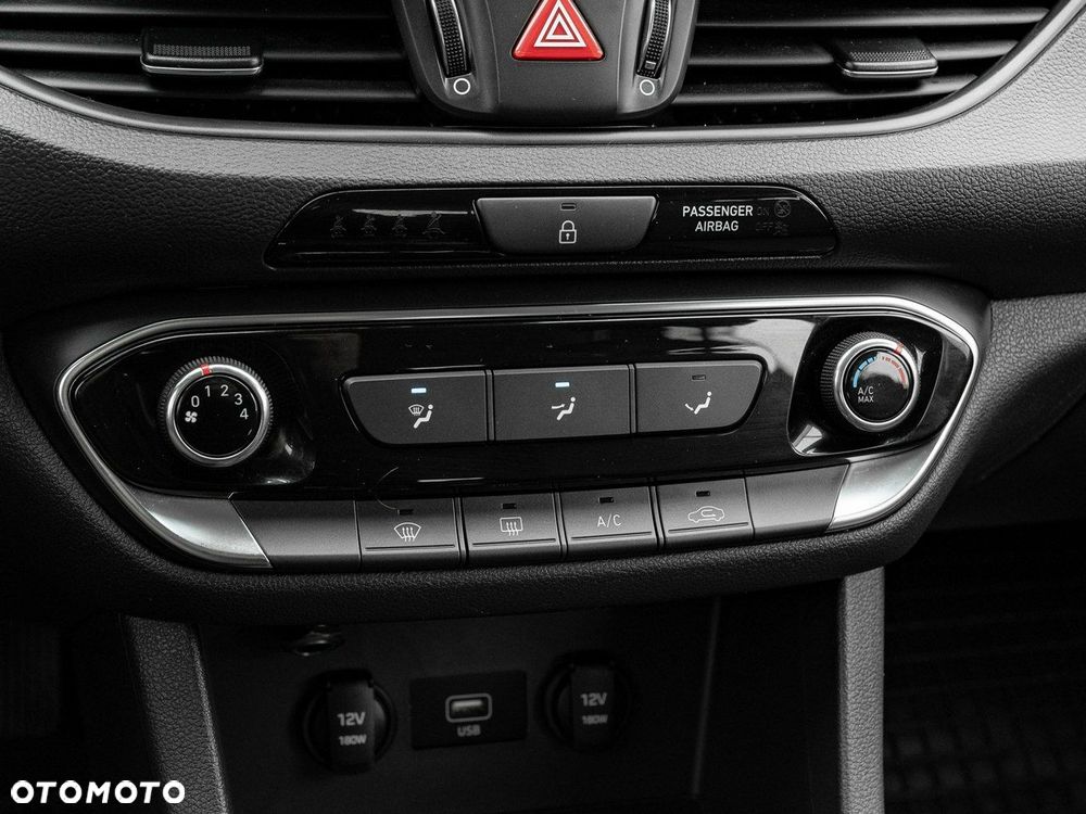 Hyundai i30 1.5 DPI Classic + - 20