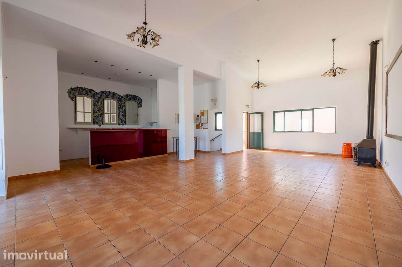 EXCELENTE ESPAÇO COMERCIAL EM ZONA ESTRATÉGICA EM ESPICHE, LAGOS - Grande imagem: 3/26