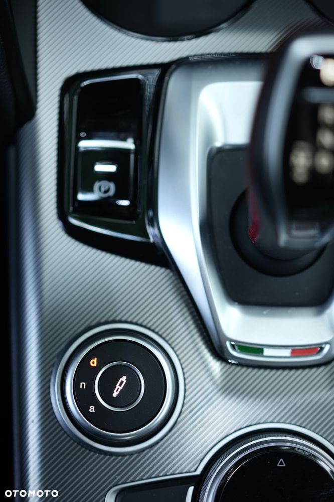 Alfa Romeo Giulia 2.0 Turbo Competizione Q4 - 19