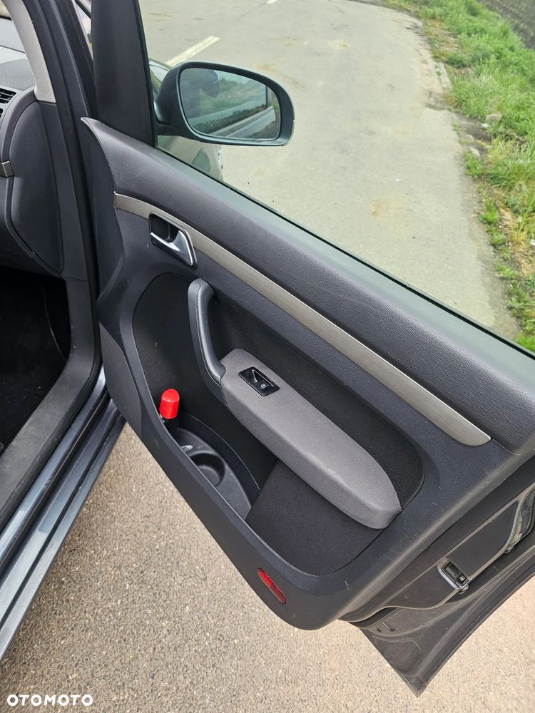 Volkswagen Touran 2.0 TDI DPF DSG Comfortline - 16