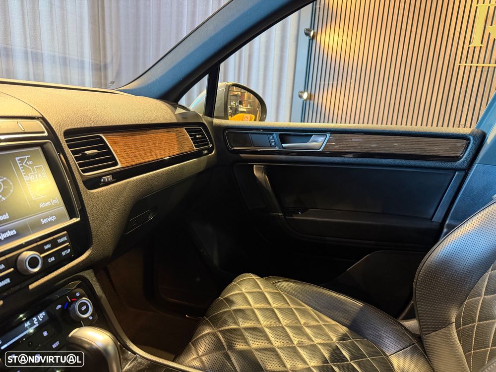 VW Touareg 3.0 TDI V6 Executive Edition - 24