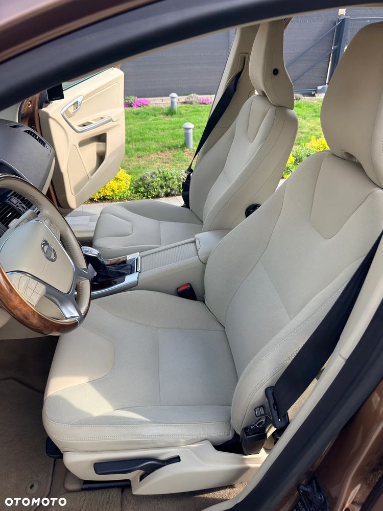 Volvo XC 60 2.4D AWD - 21