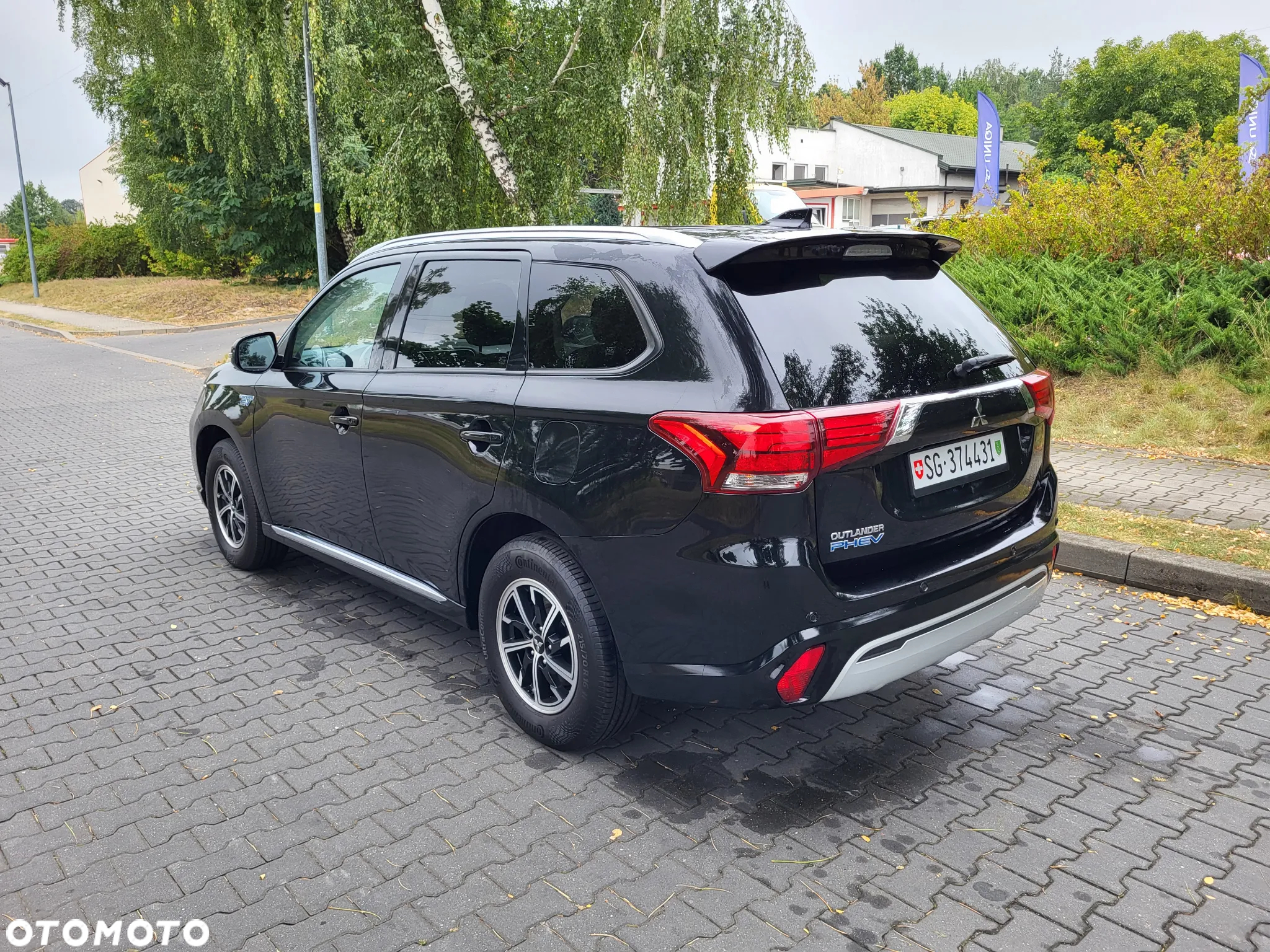 Mitsubishi Outlander ver-2-4-4wd-plug--in-hybrid-intro-edition - 4