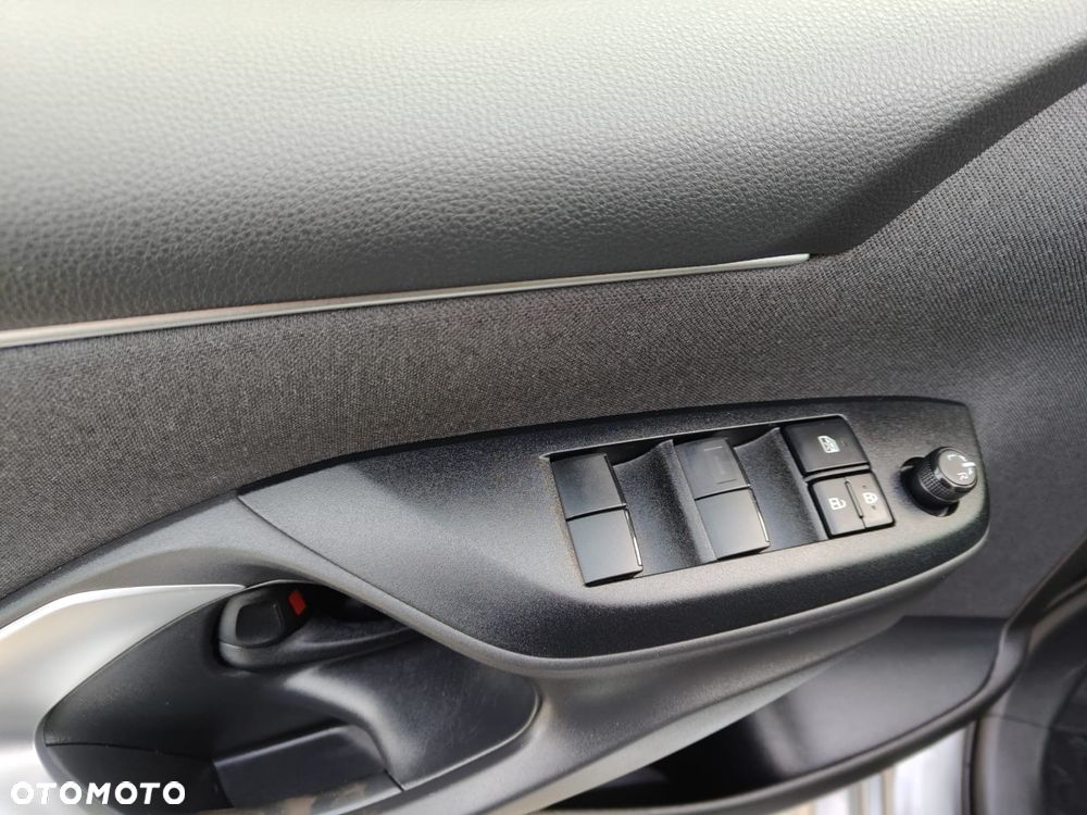 Toyota Yaris Hybrid 116 1.5 VVT-i Team Deutschland - 12