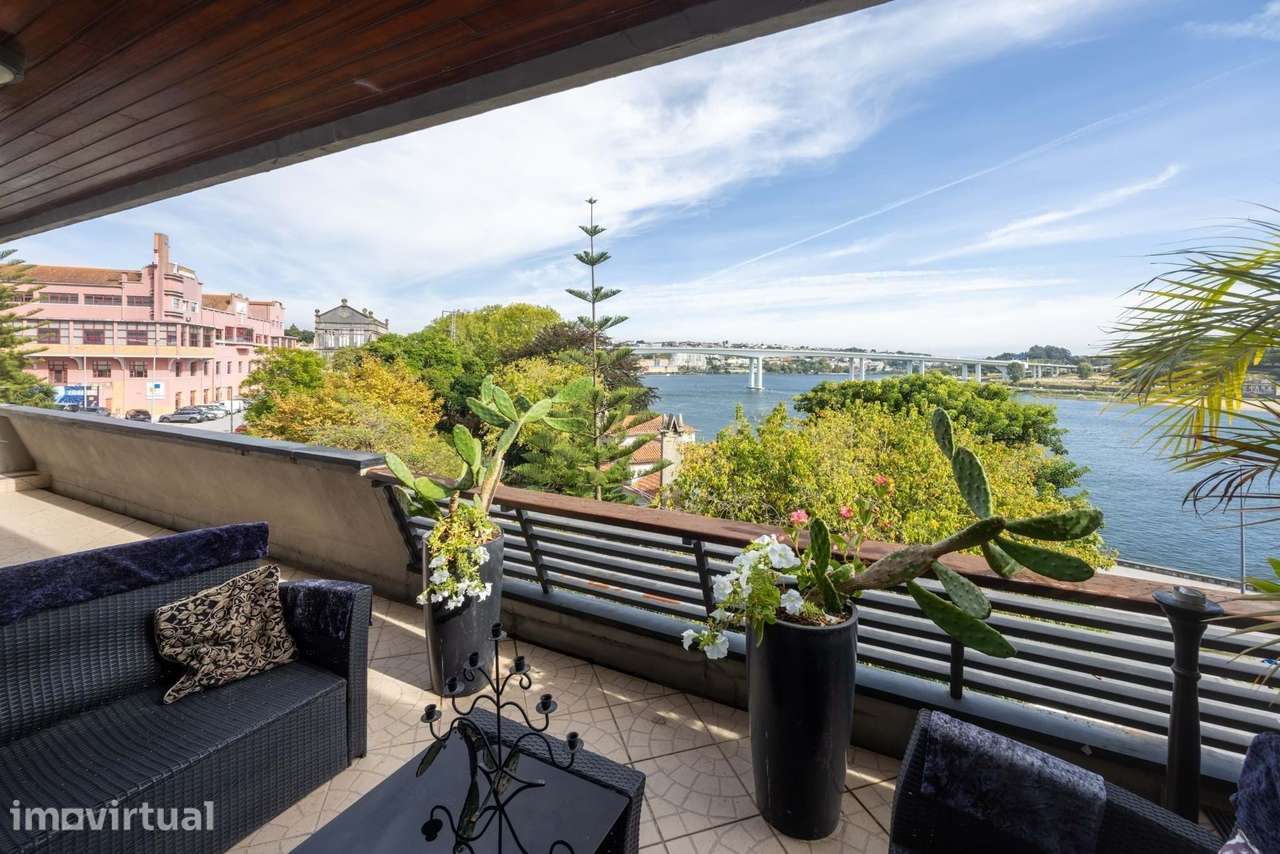 Duplex T5 | Rio Douro | Campanhã | Suite 42m2 | 4 Varandas | 3 Lugares - Grande imagem: 3/44