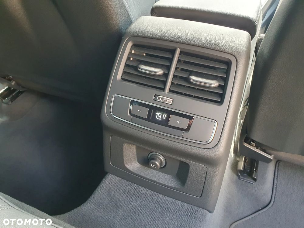 Audi A4 Avant 40 TDI quattro S tronic S line - 24