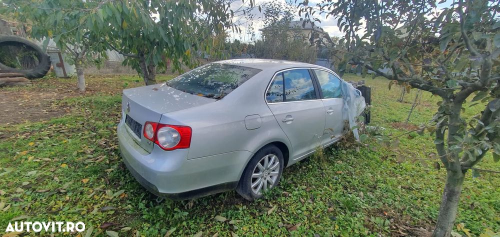 Volkswagen Jetta 1.9 TDI Comfortline - 3