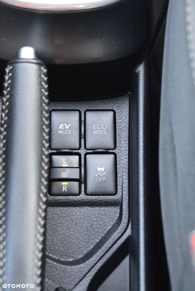 Toyota Yaris Hybrid 100 Dynamic - 33