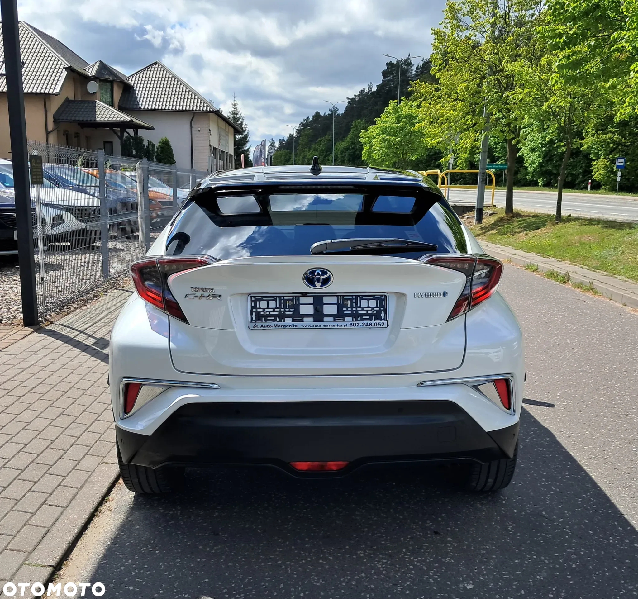 Toyota C-HR 1.8 Hybrid Neon Lime powered by JBL - 35