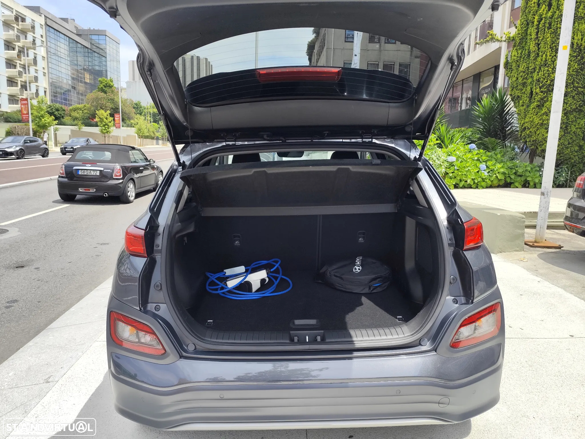 Hyundai Kauai EV 64 kWh Premium+LED - 12