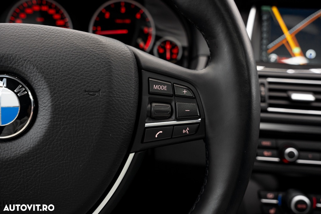 BMW Seria 5 520d - 32