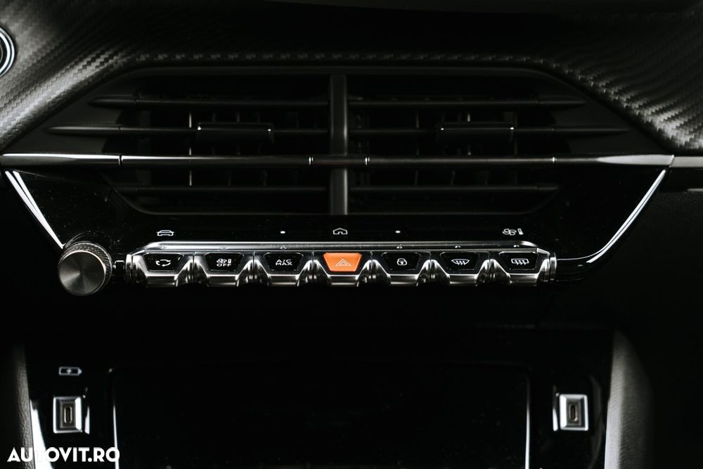 Peugeot 208 - 22