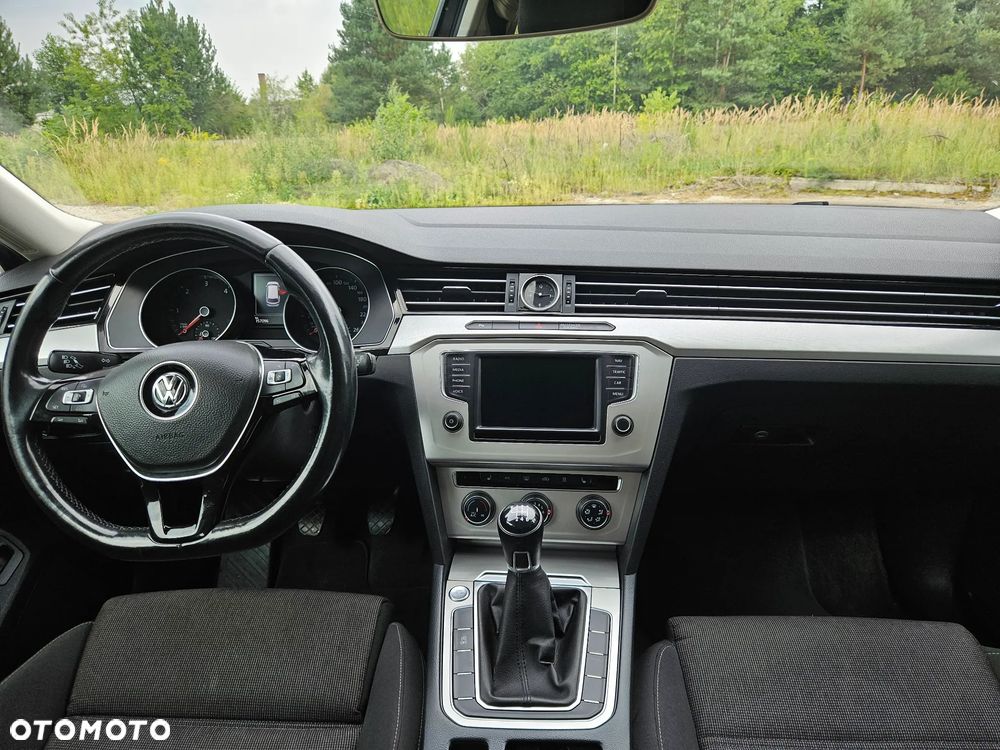 Volkswagen Passat - 16