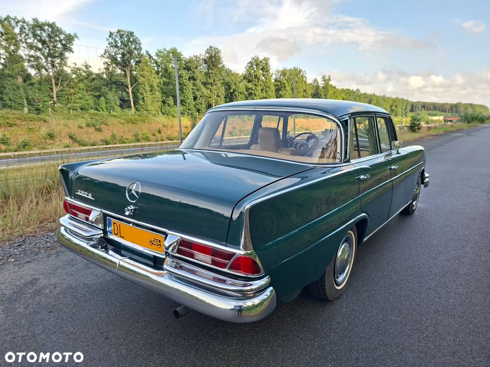 Mercedes-Benz W111 - 7