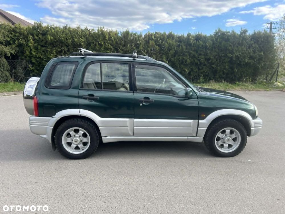 Suzuki Grand Vitara 2.5 V6 - 10