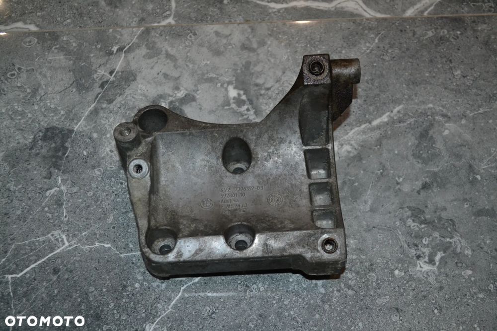 BMW E90 E91 MOCOWANIE ŁAPA SPRĘŻARKI KLIMATYZACJI 7796352 - 1