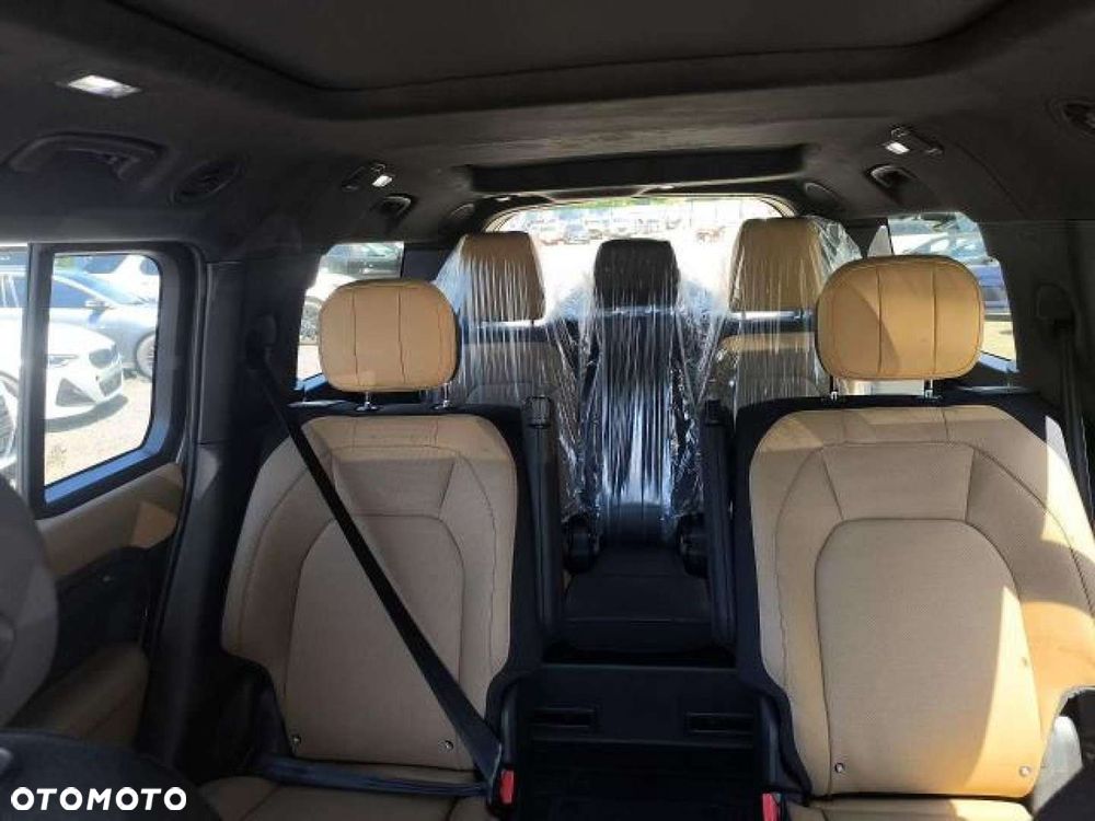 Land Rover Defender - 12