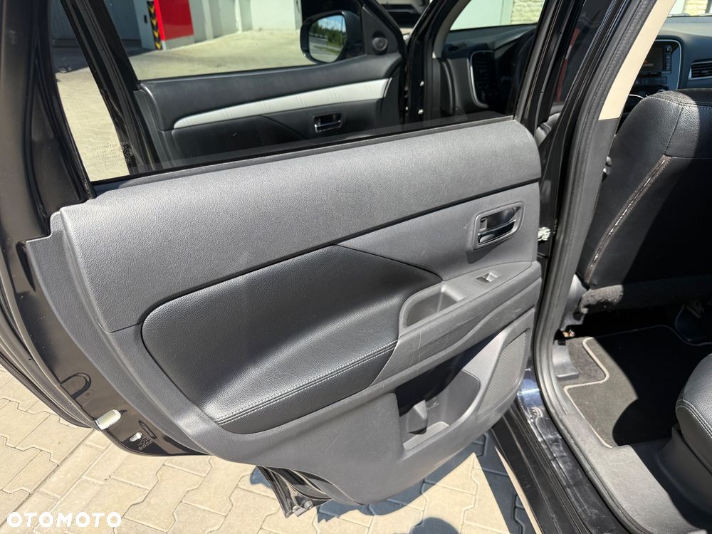 Mitsubishi Outlander 2.0 4WD Plus - 13