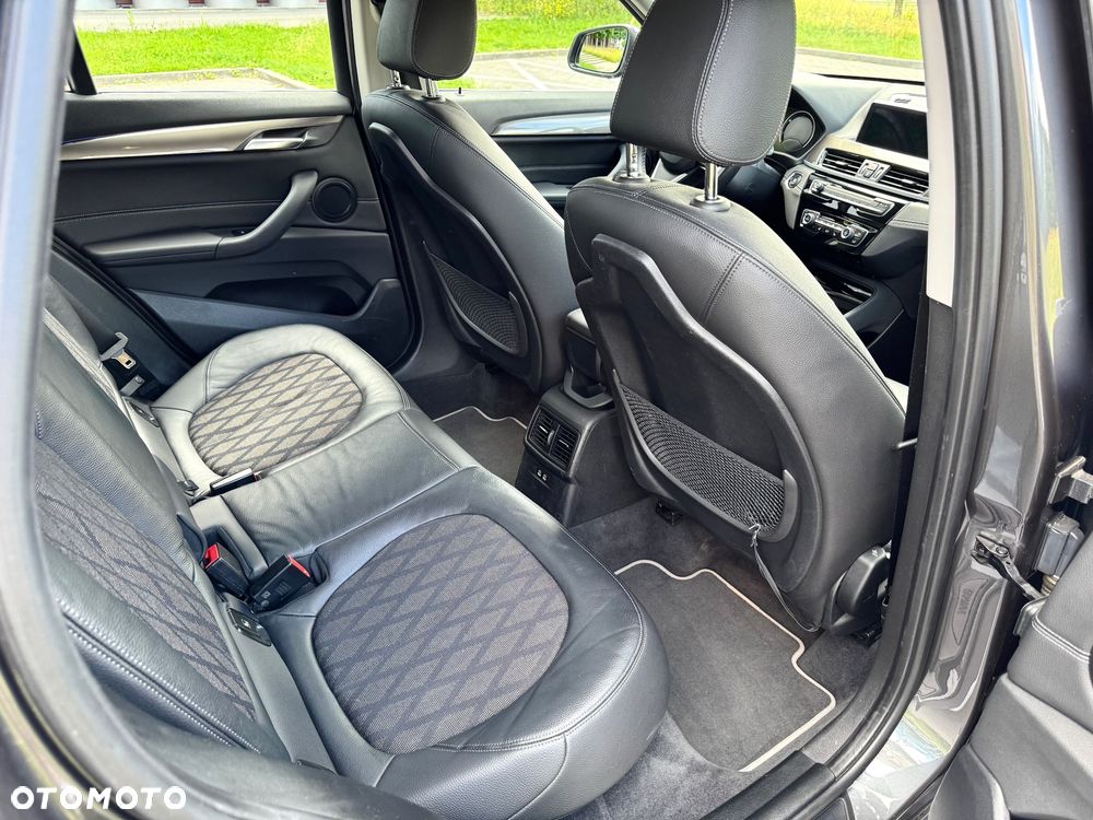 BMW X1 xDrive18d - 13