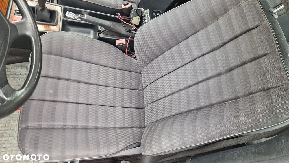 Mercedes-Benz W201 (190) - 24