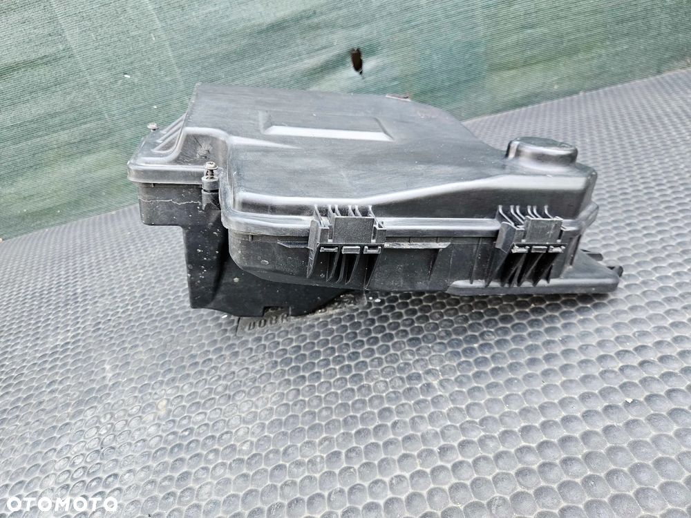 Obudowa Oslona Skrzynka Bezpiecznikow Pokrywa Uszczelka Komputer Sterownik Silnika Europa Audi A6 C6 - 7