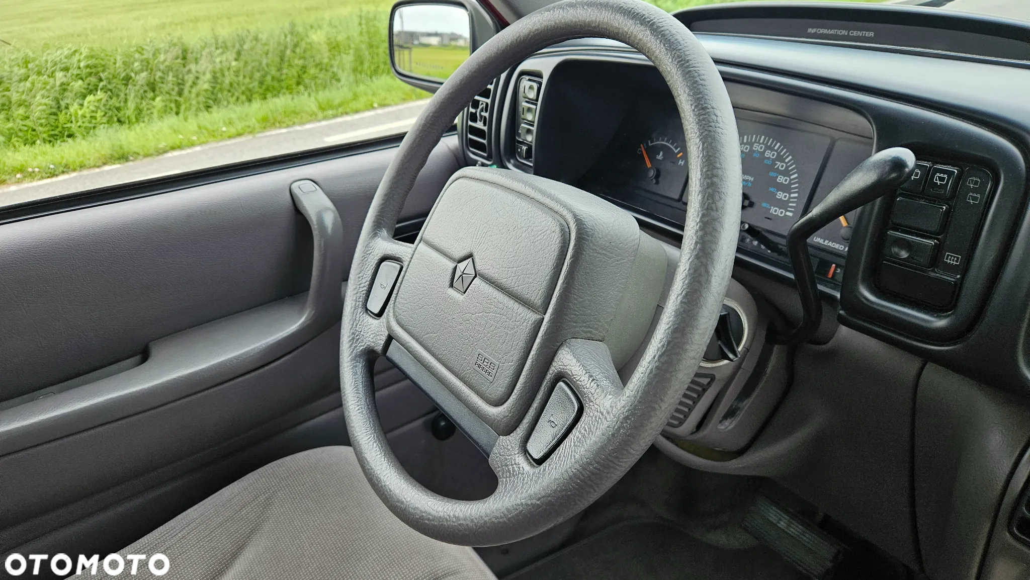 Plymouth Voyager - 31