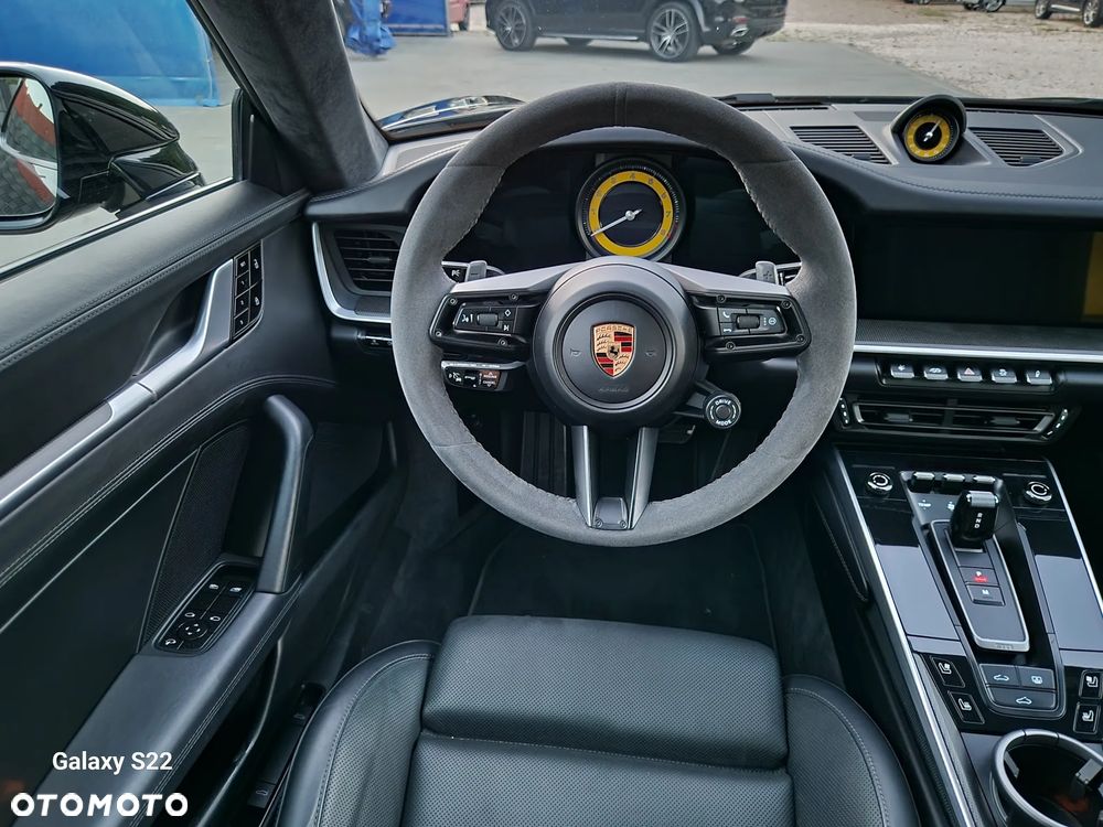 Porsche 911 Carrera 4S - 17
