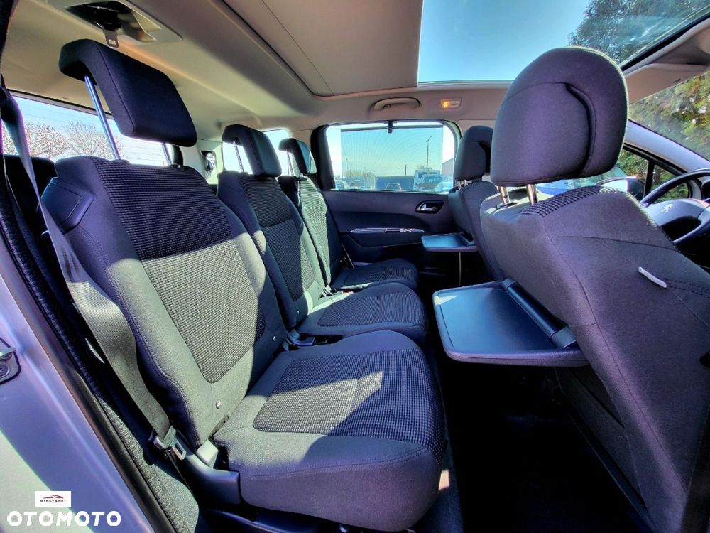 Peugeot 5008 - 8