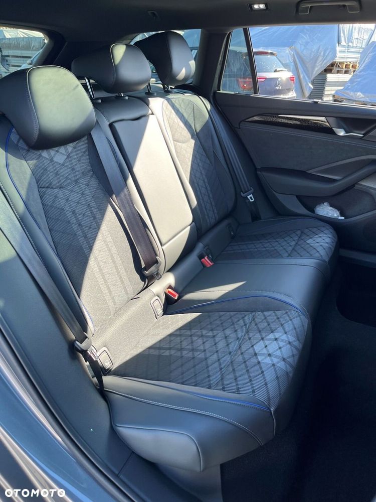 Volkswagen Passat Variant 2.0 TSI R-Line Plus DSG - 10