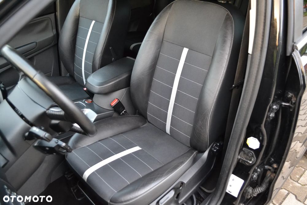 Ford Kuga 2.5 4x4 Titanium - 27