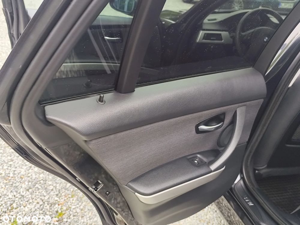 BMW Seria 3 318i - 15